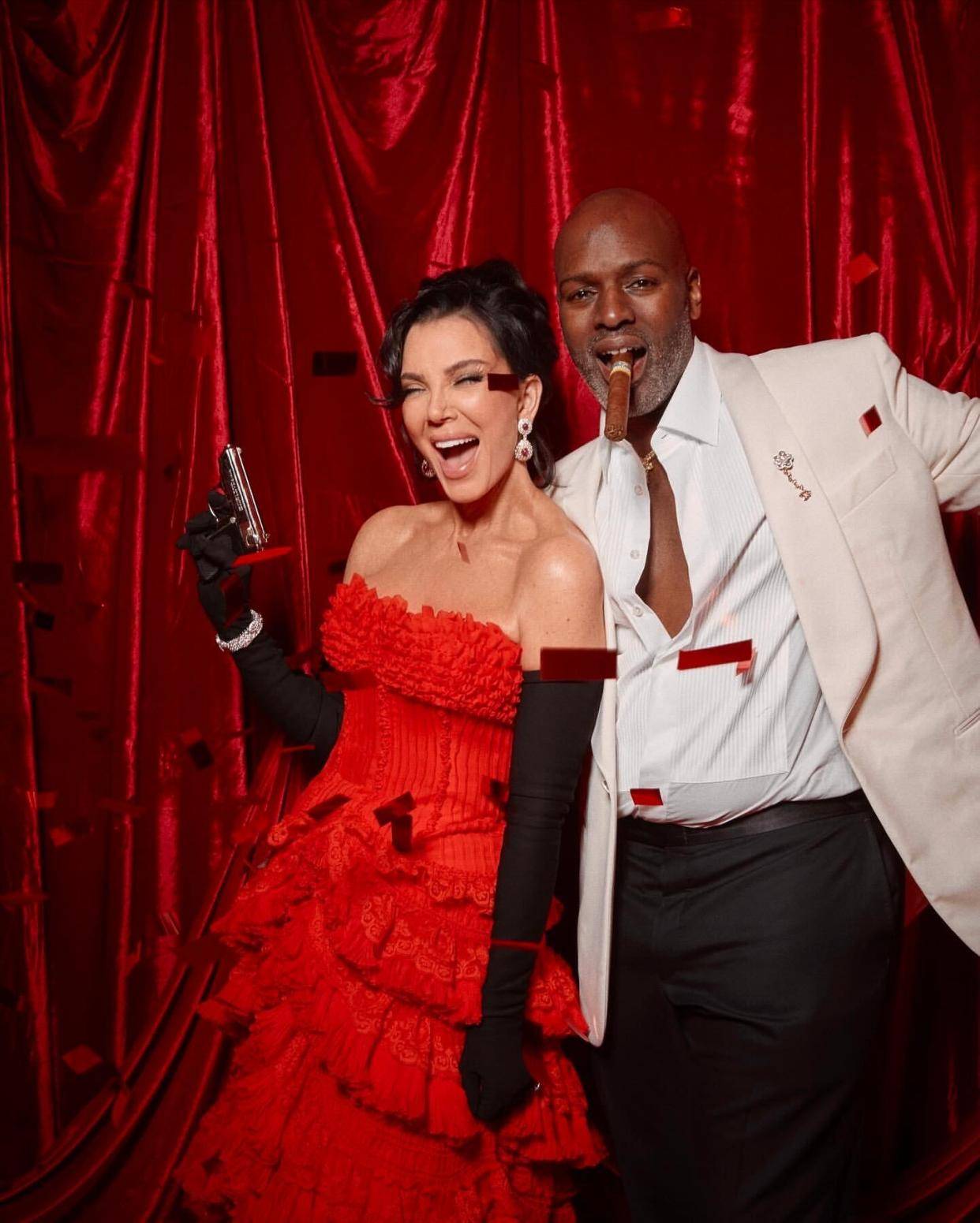 炸场！闺蜜送165亿豪宅凭啥这么能打？冰球突破豪华版手机版70岁金太后逆龄(图9)