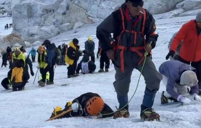 人遇难鳌太线越网红越危险冰球突破豪华版5人进山3(图5)