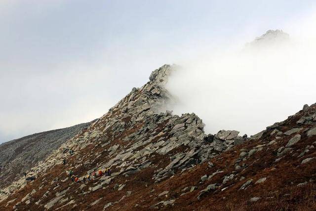 人遇难鳌太线越网红越危险冰球突破豪华版5人进山3(图3)